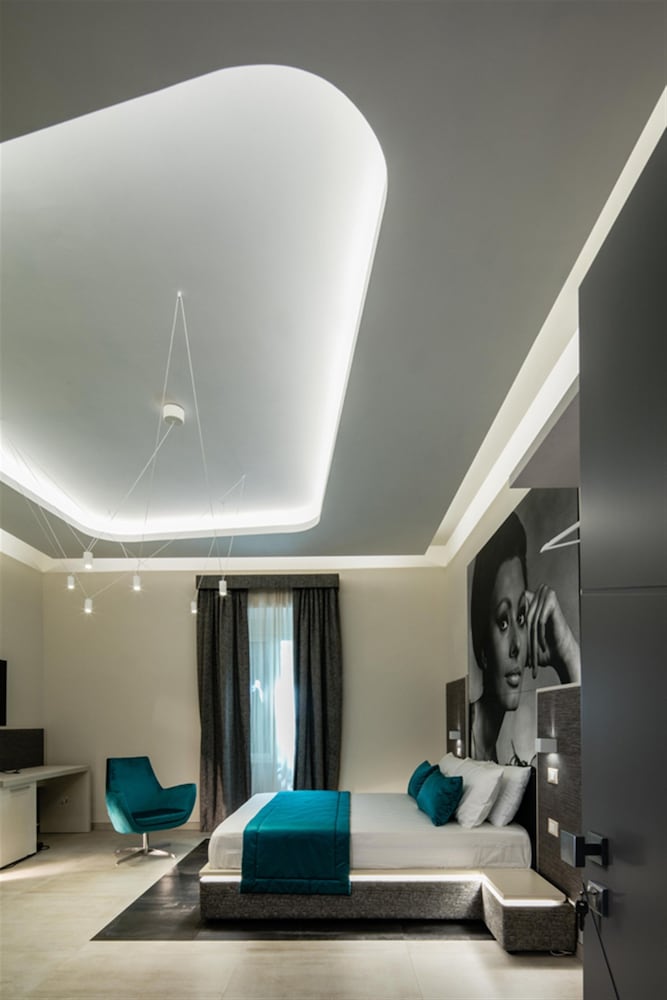 Via Veneto Luxury Suites 35/50