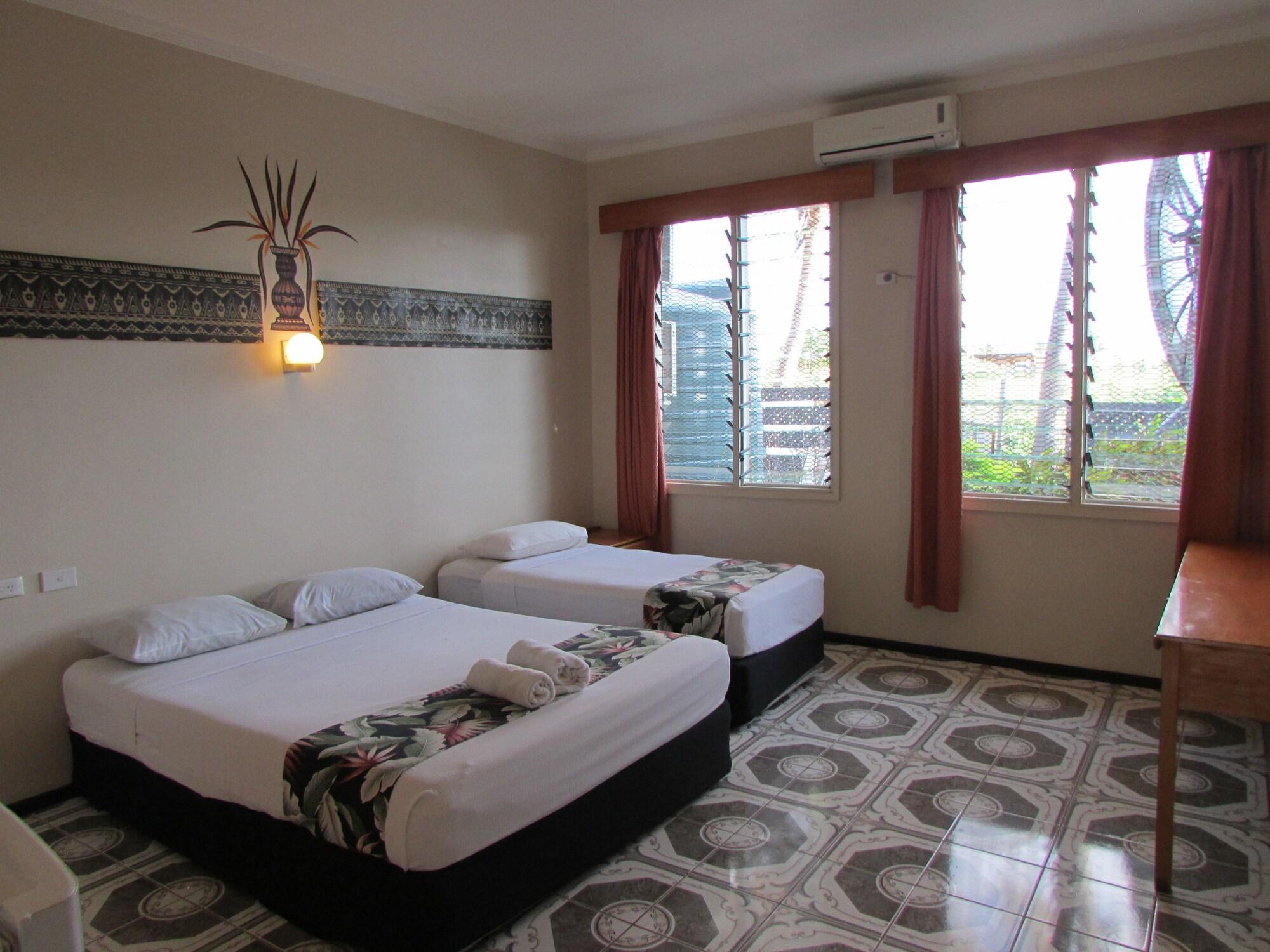 Suite, Pool Side