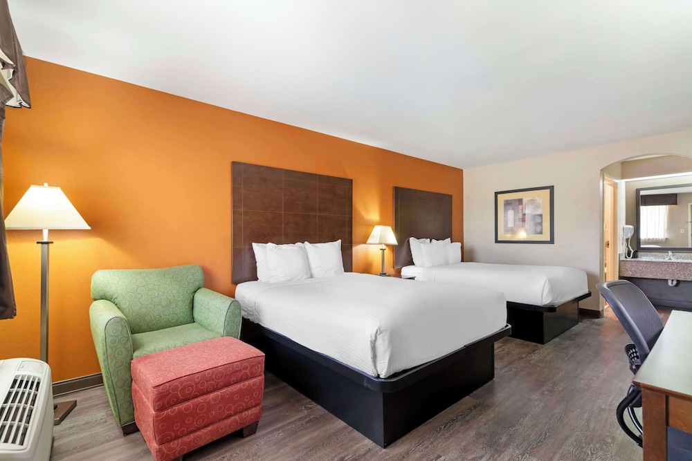 غرفة قياسية بسريرين كوين للمدخنين، Best Western Inn & Suites New Braunfels 3/7