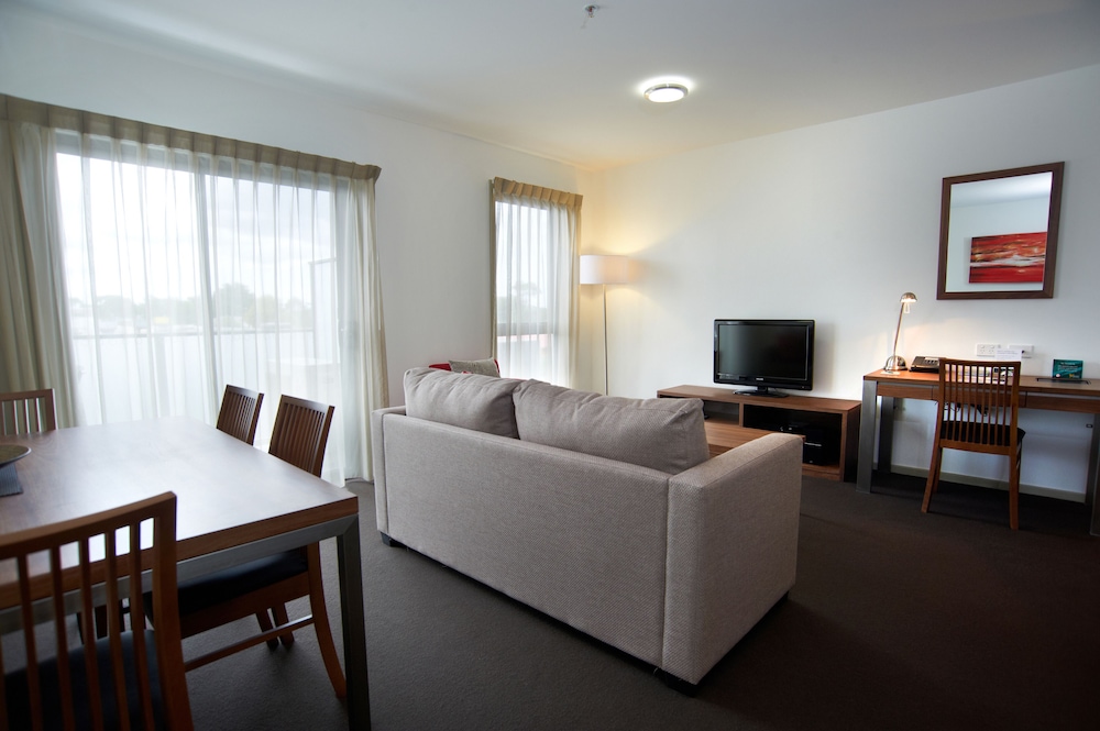Quest Werribee 13/44