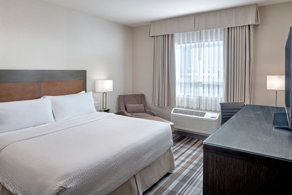 Fairfield Inn & Suites by Marriott Airdrie 12/54