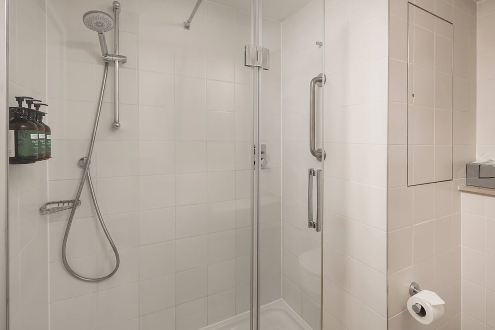 غرفة قياسية بسرير كوين، Crowne Plaza Ealing 6/6