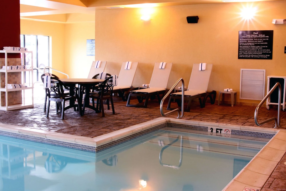 Hampton Inn Suites Paducah 40/55