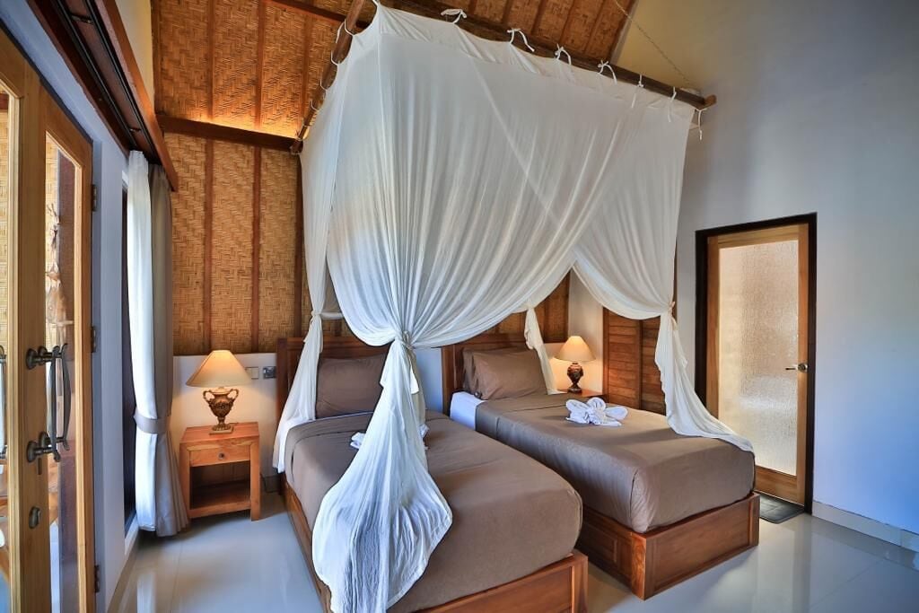 DELUXE, TWIN BEDS