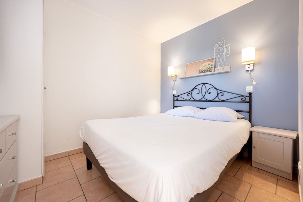 Pierre & Vacances Premium Residence Les Calanques 14/50