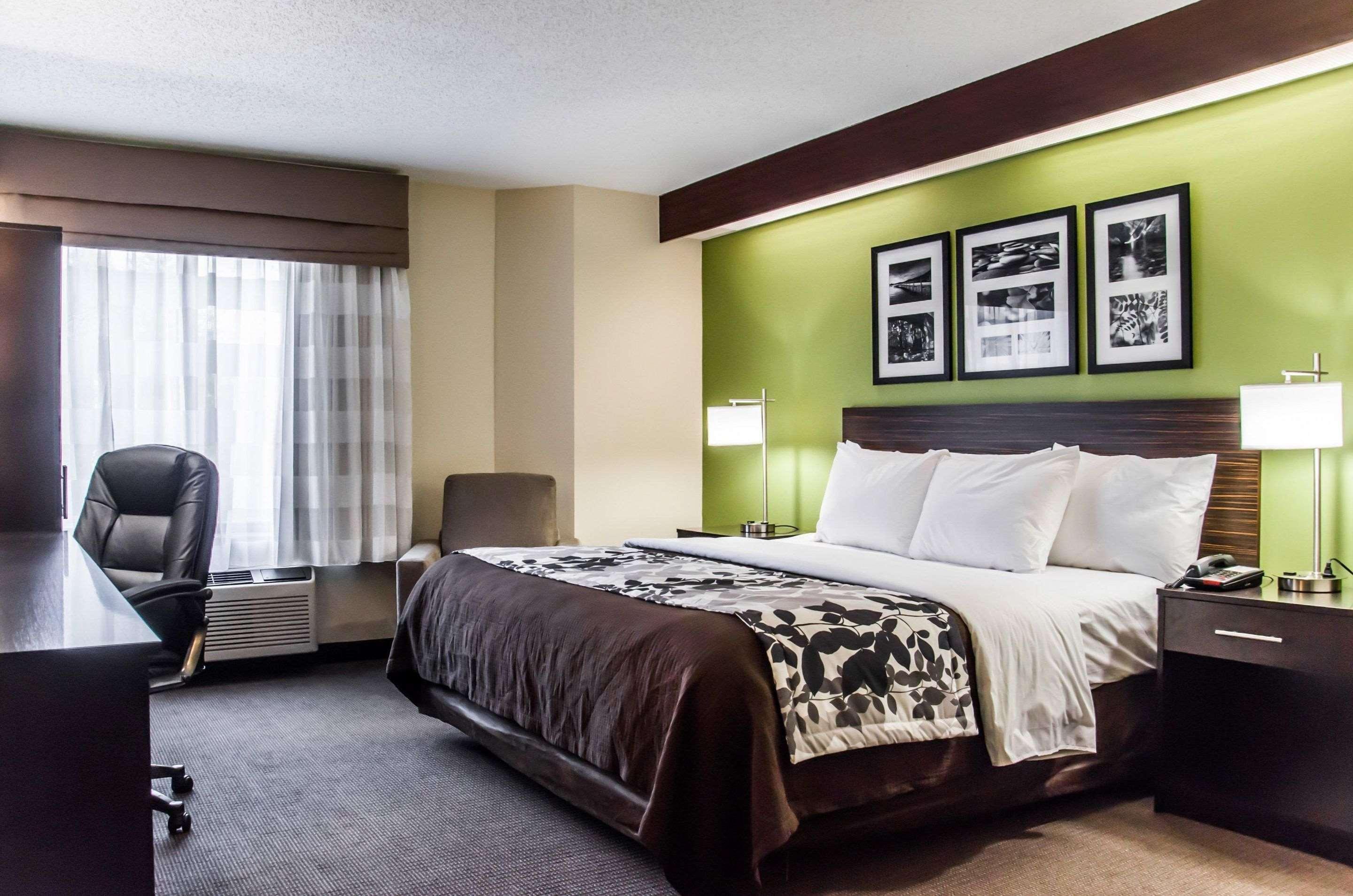 ROOM, KING BED