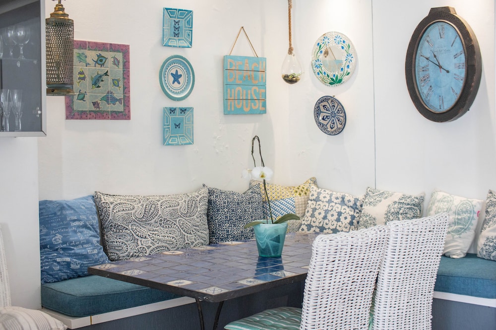Admiralty Beach House 24/50