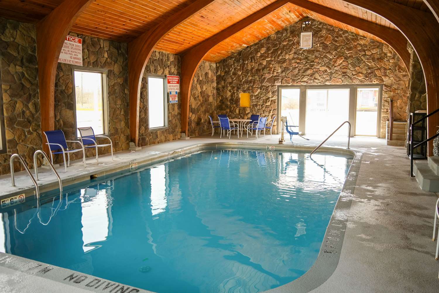 Econo Lodge Wooster, OH 5/9