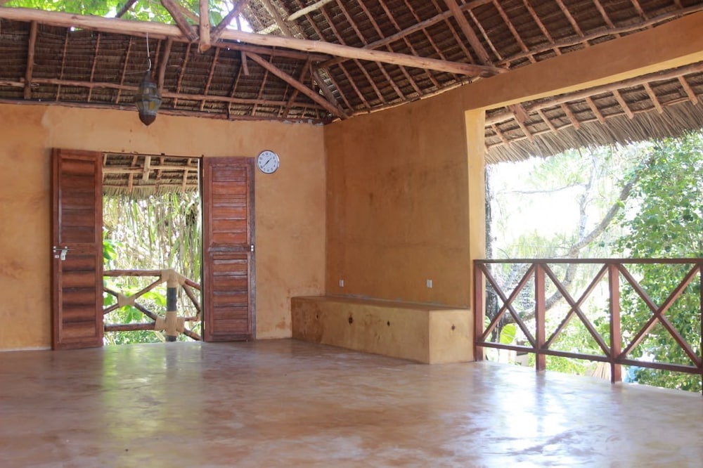 Casa Umoja Guesthouse 19/50