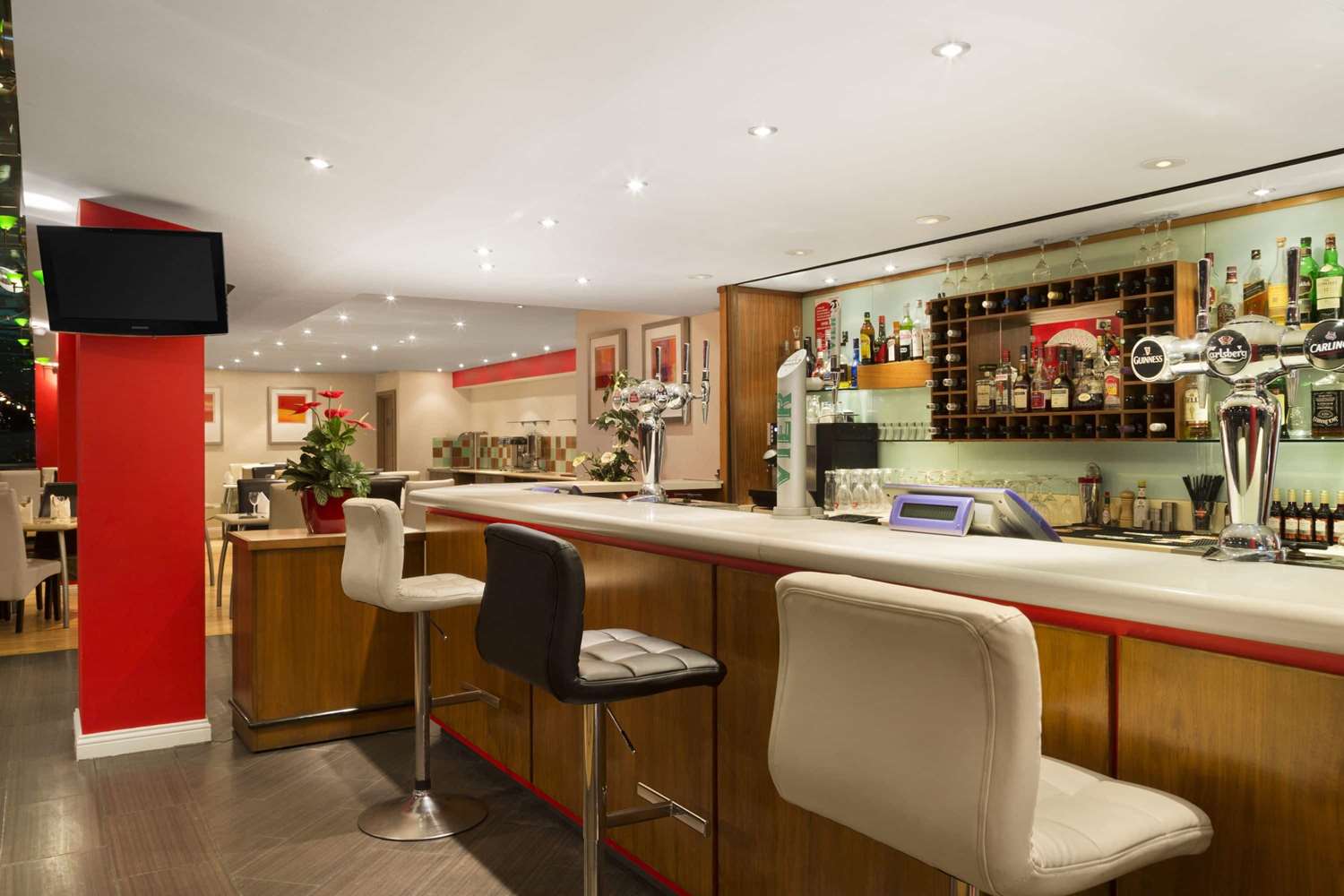 Ramada by Wyndham Hounslow - Heathrow East 7/13