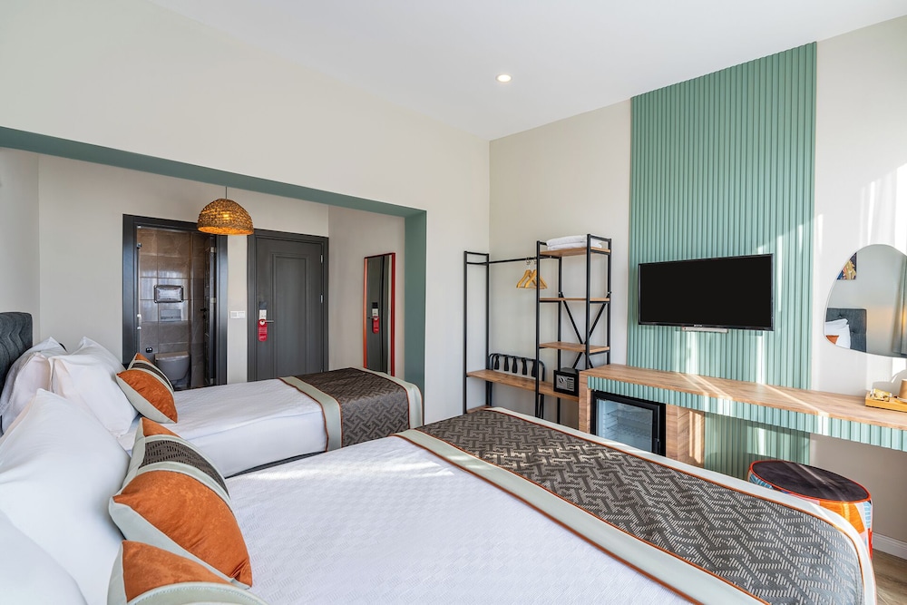 Echinus Hotels 16/48