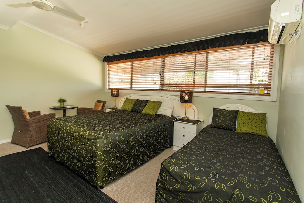Ainslie Manor Bed and Breakfast 46/66
