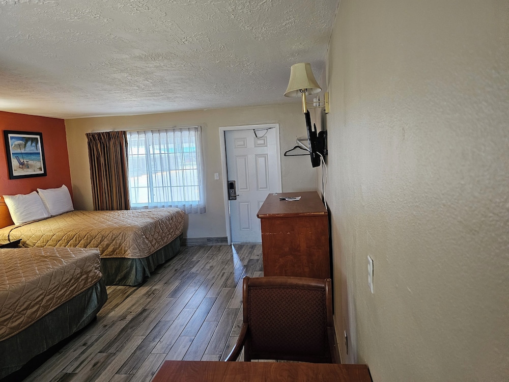 Three Oaks Motel 11/37