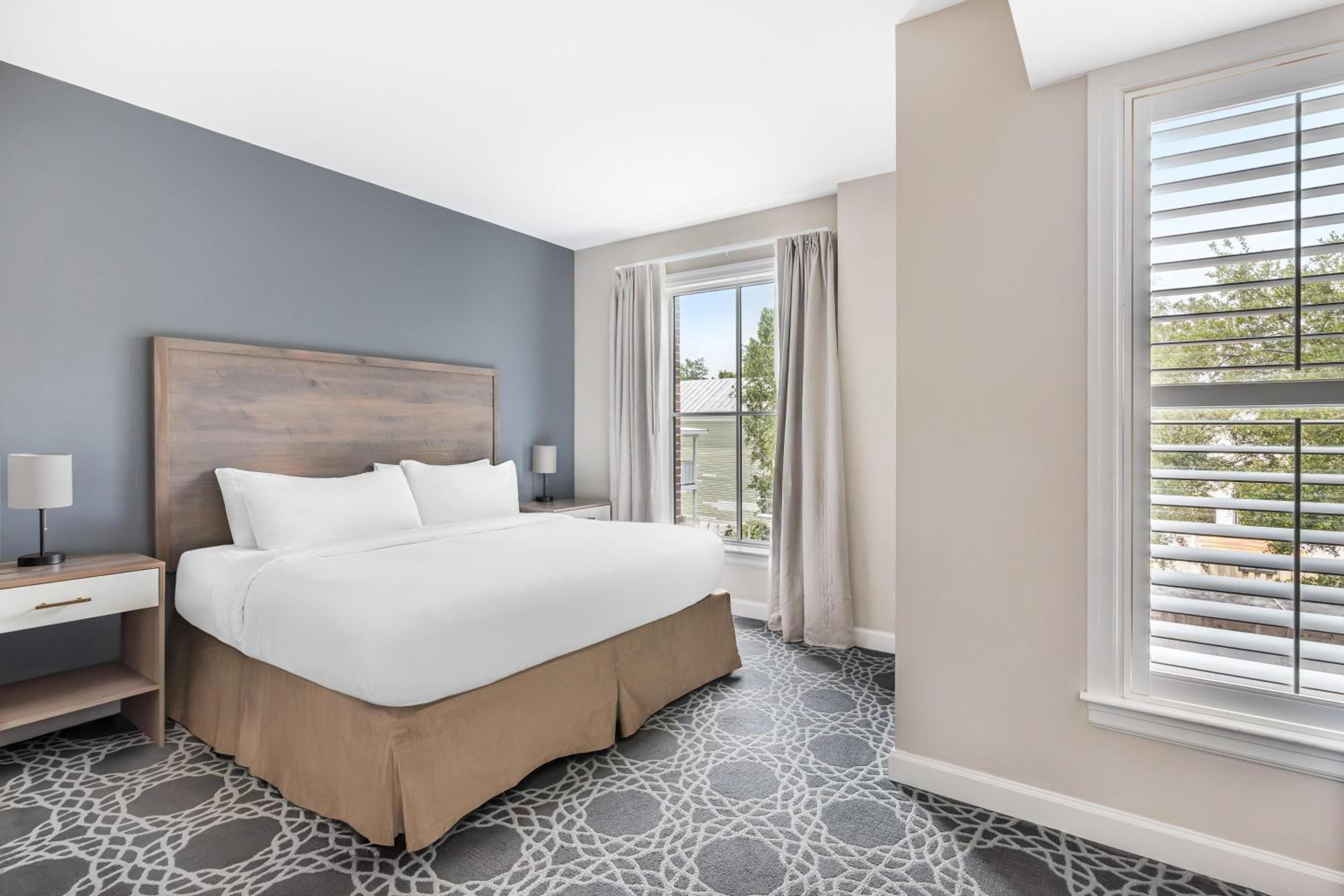 1 Bedroom, Suite, King Bed, Sofa