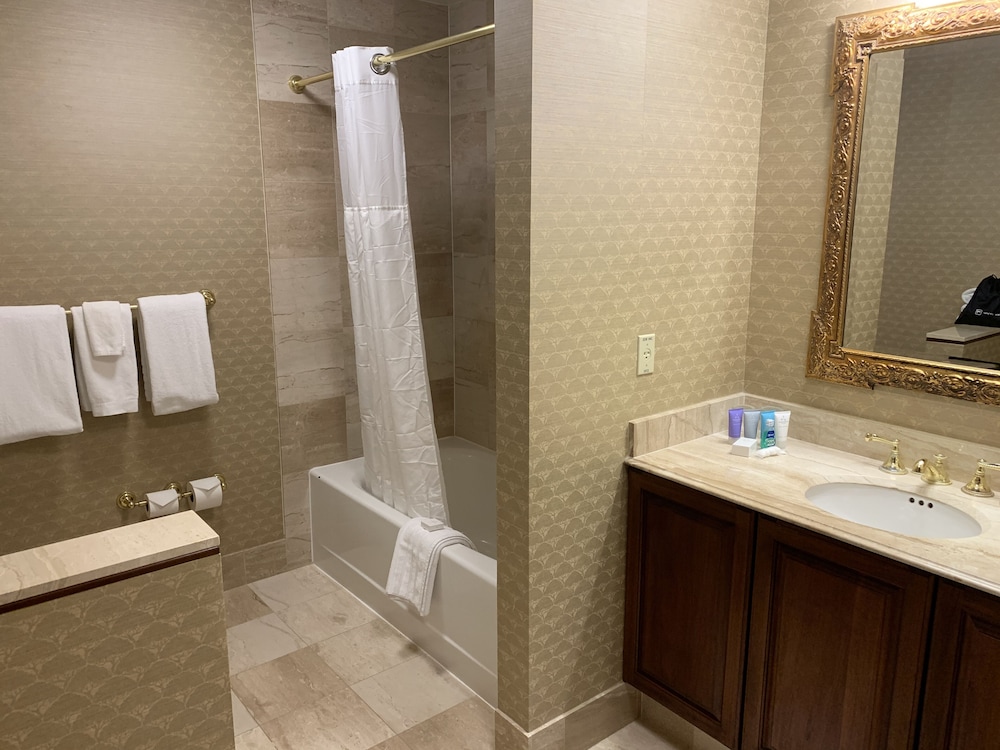 Towers at Kahler Grand Hotel 44/50