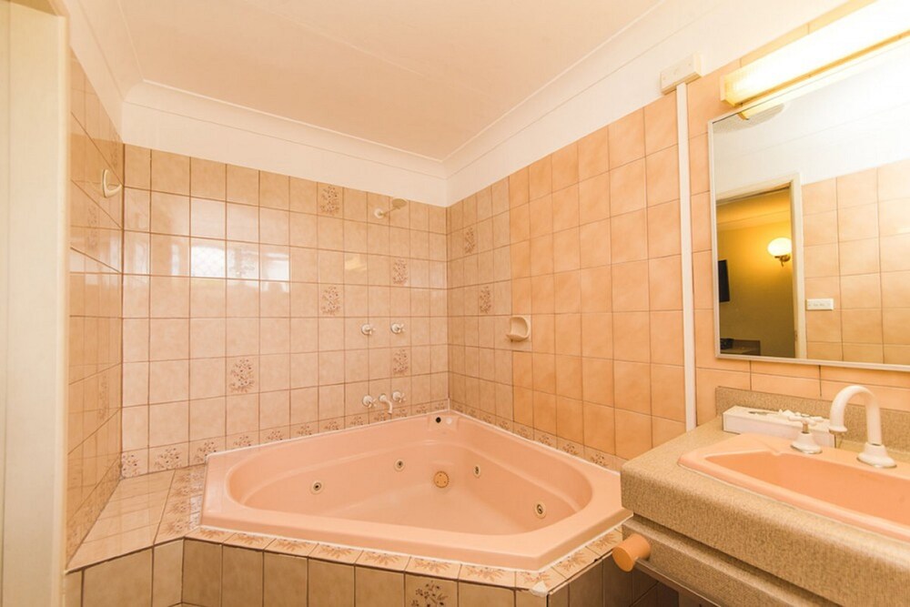Hampton Villa Motel (ex.Comfort Inn Rockhampton) 44/71