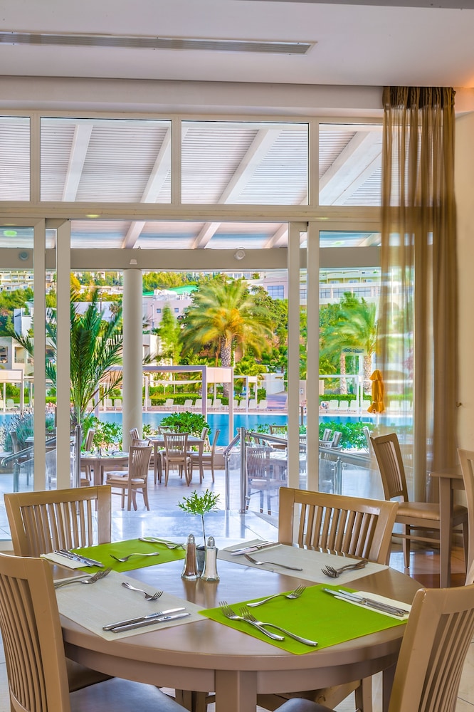 Kipriotis Maris Suites 41/64