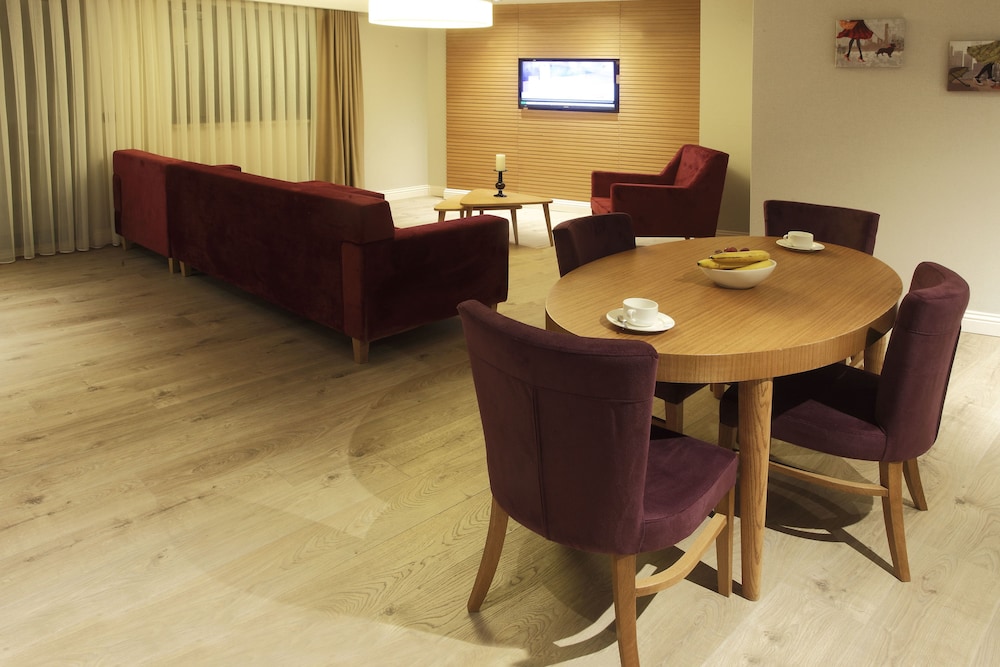 Carina Park Suites 26/32