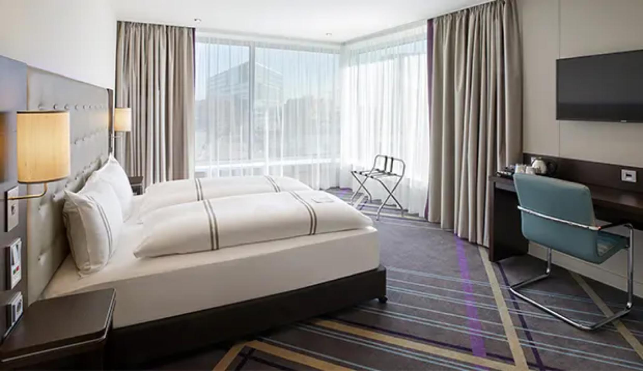 ROOM, ACCESSIBLE