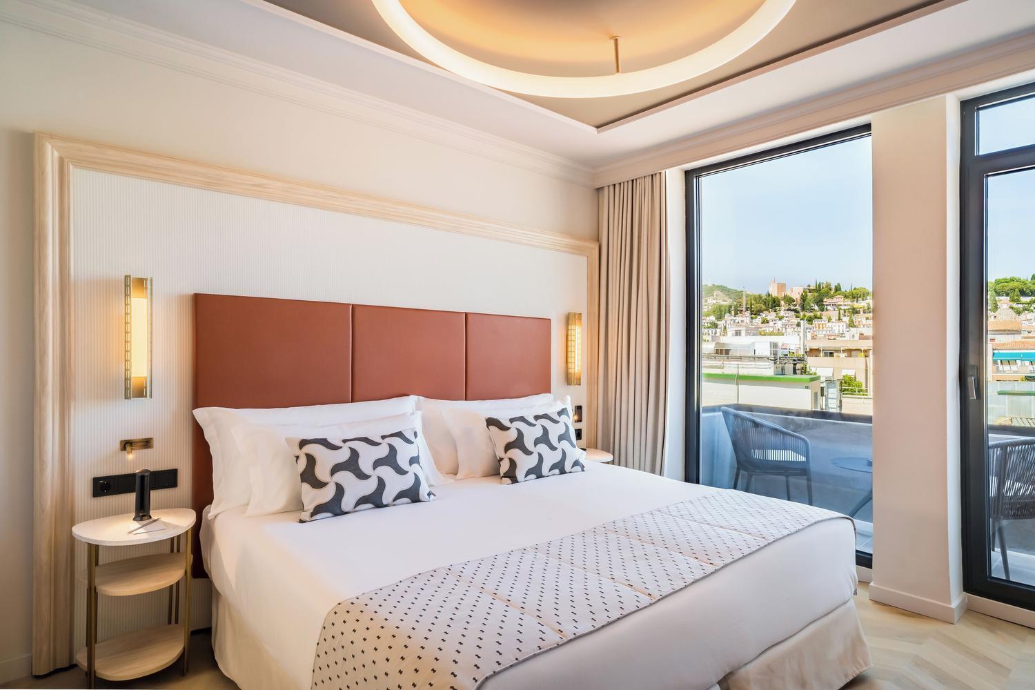 Deluxe, Double and Twin Beds, Alhambra View