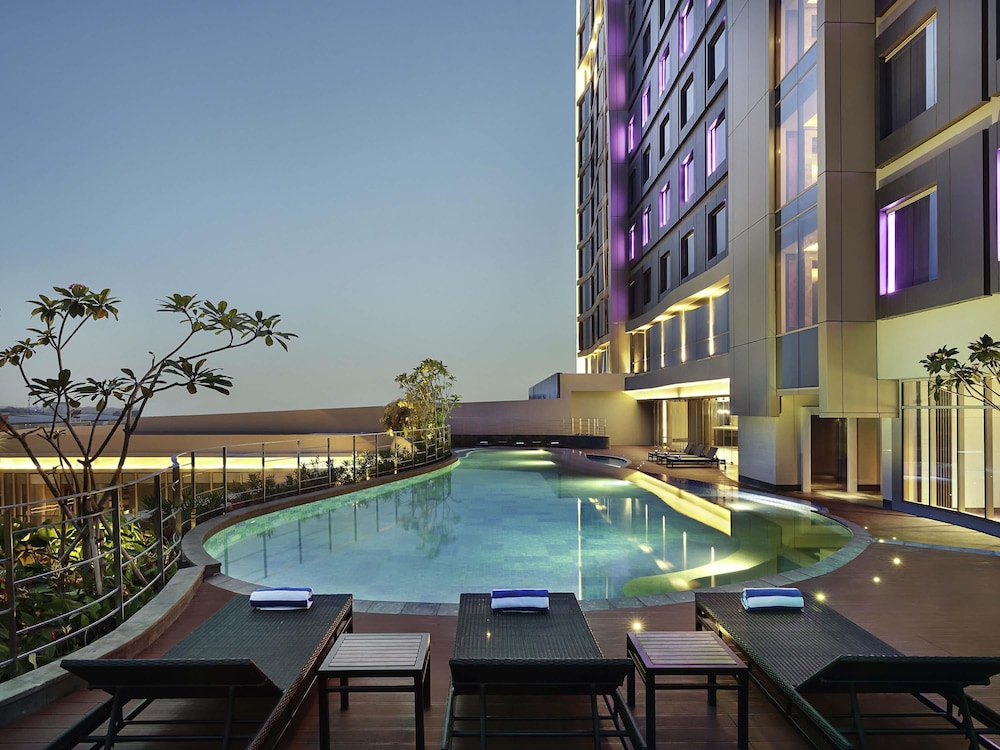 Mercure Karawang 64/66