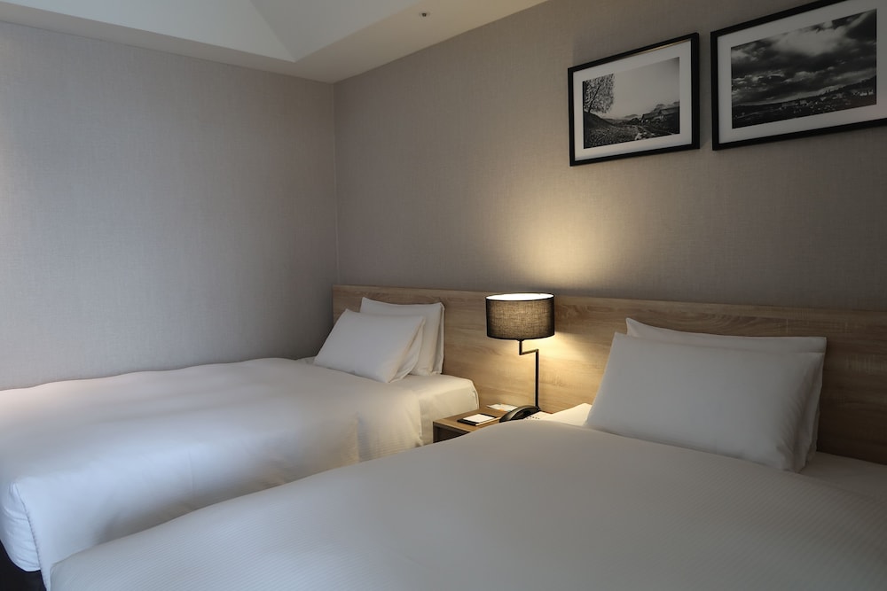 The HO Hotel 23/60