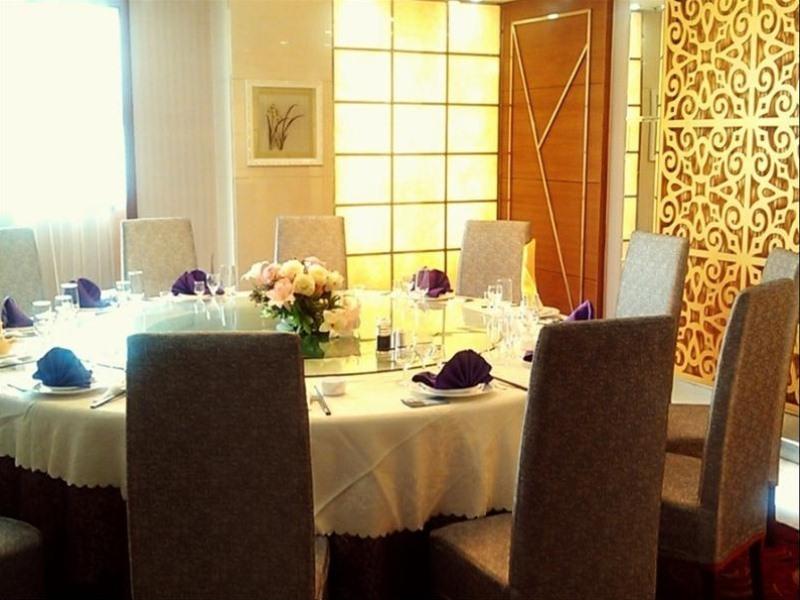 GreenTree Inn Jiuquan Century Plaza Hotel 62/68