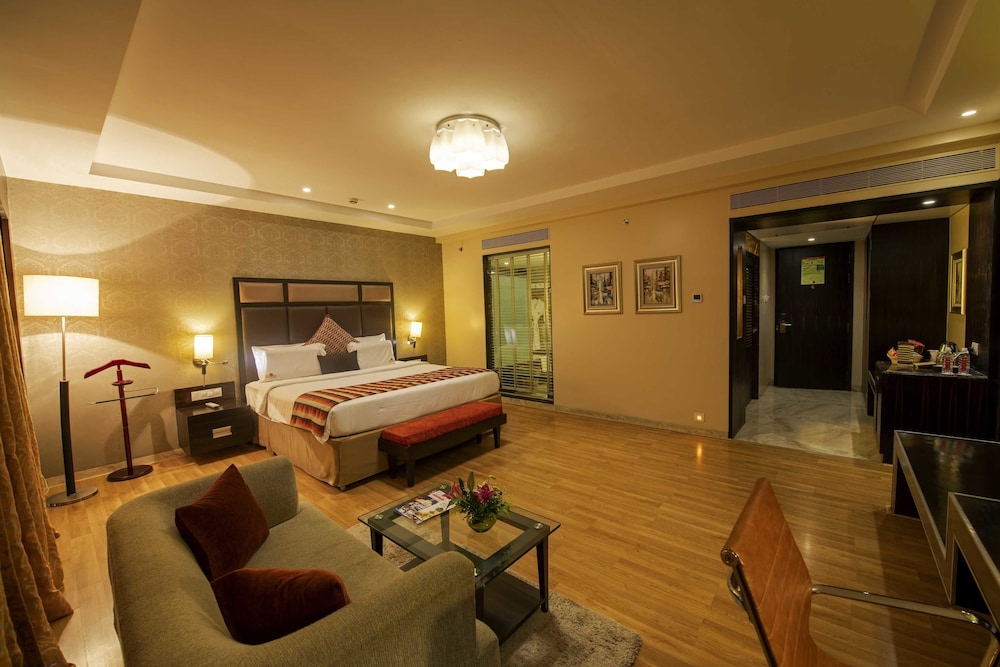 EXPRESS INN NASHIK 27/31