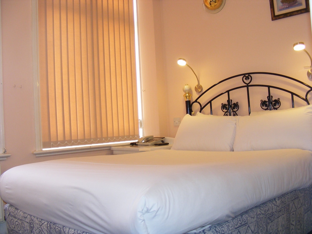ROOM, DOUBLE BED