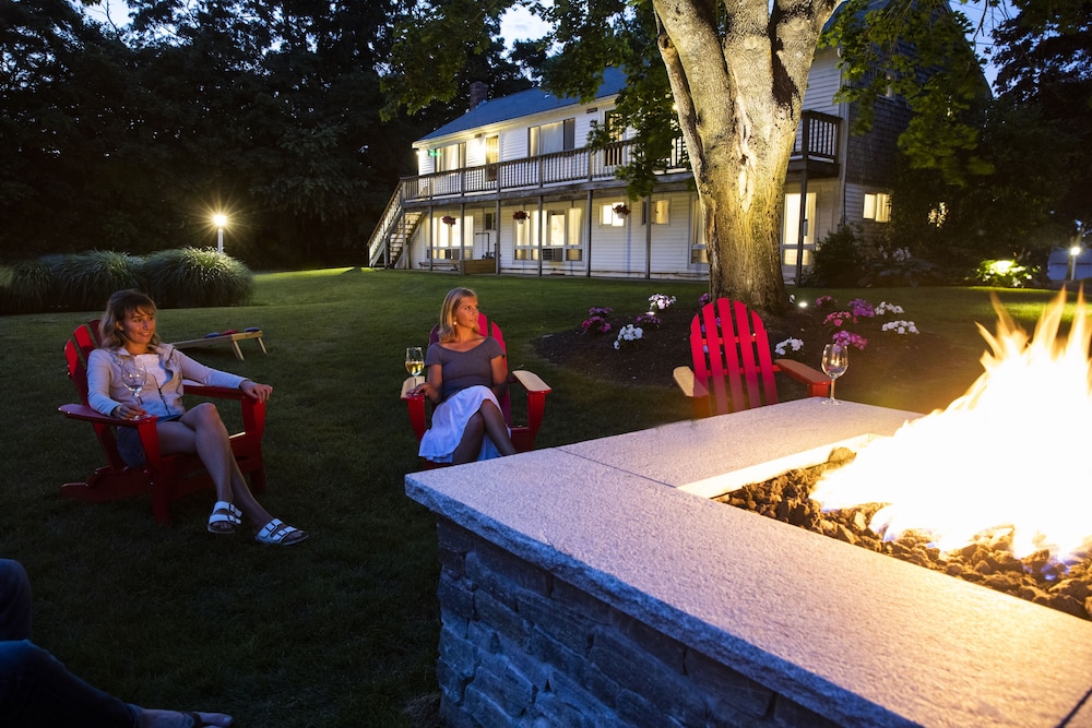 Sesuit Harbor House 44/50