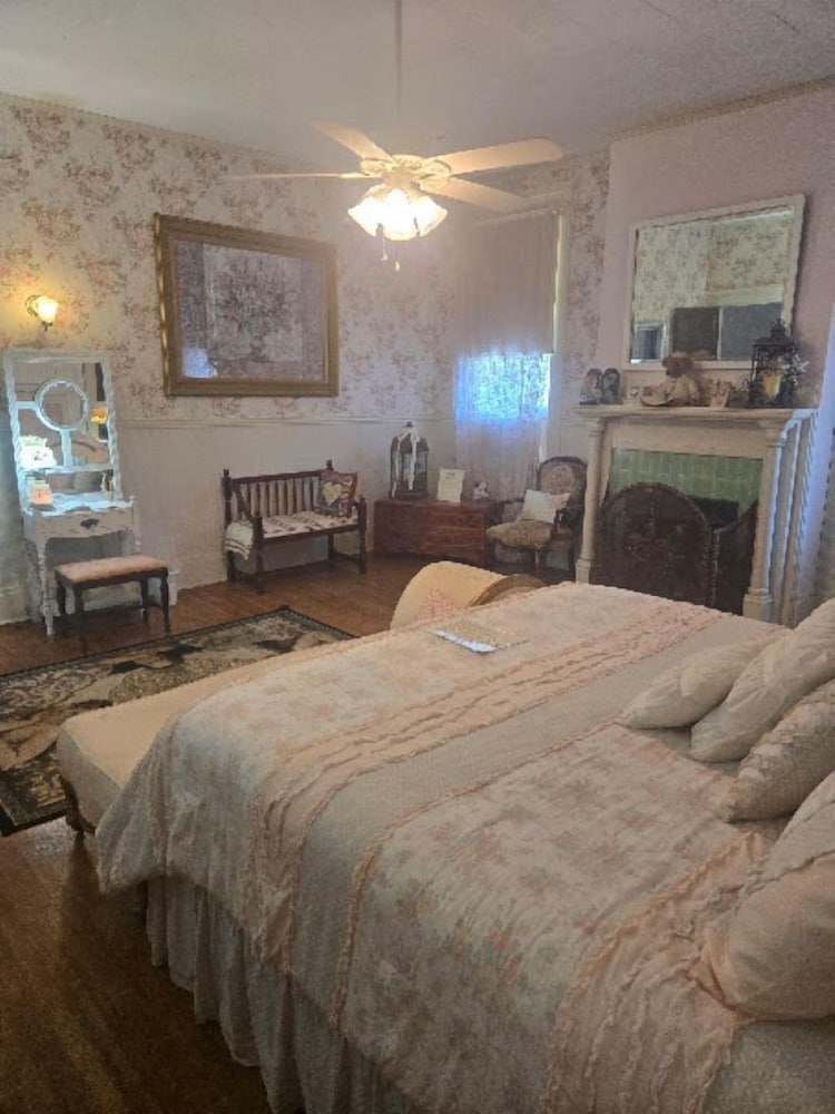 Rose, King Bed