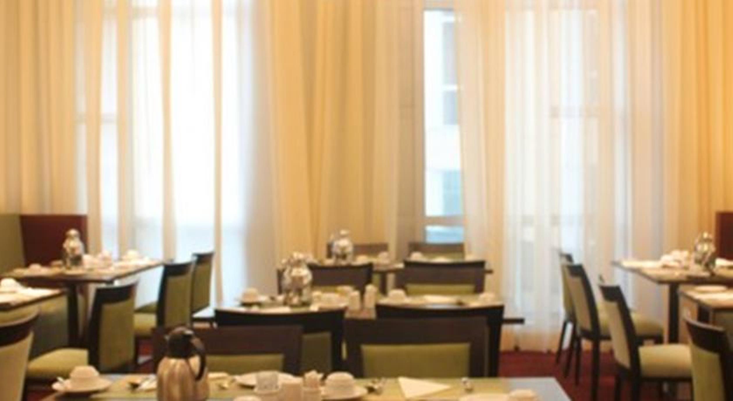 MOVENPICK HOTEL AND RESIDENCE HAJAR TOWER