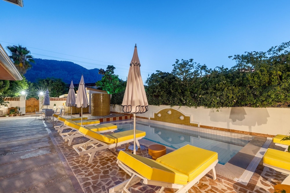 Yonca Anjelika Otel +12 37/50