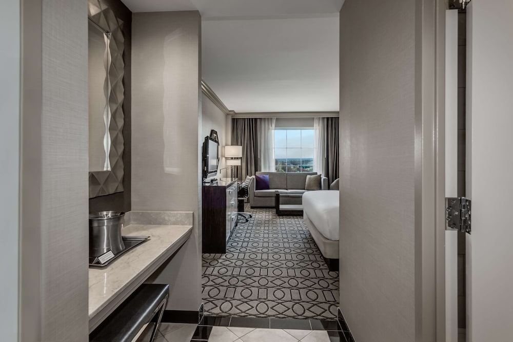 Hilton Columbus At Easton 10/44