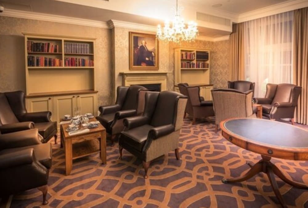 Bishop S Gate Hotel 33/43