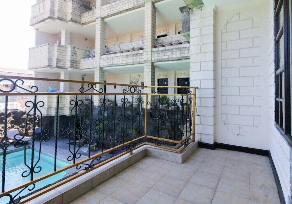 VILARISI HOTEL 8/57