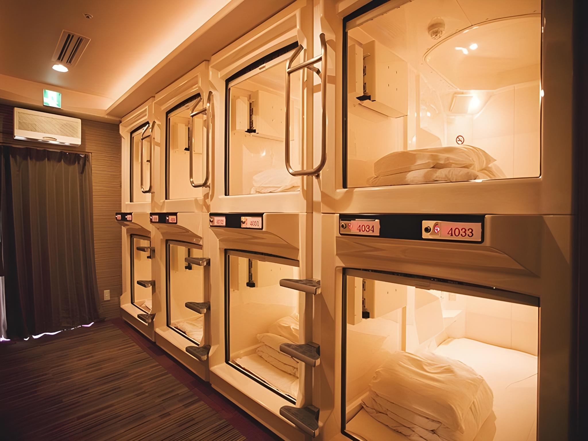 Capsule, Deluxe