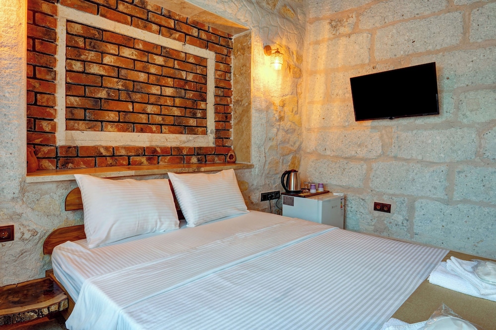 Ceran Stone House 18/50