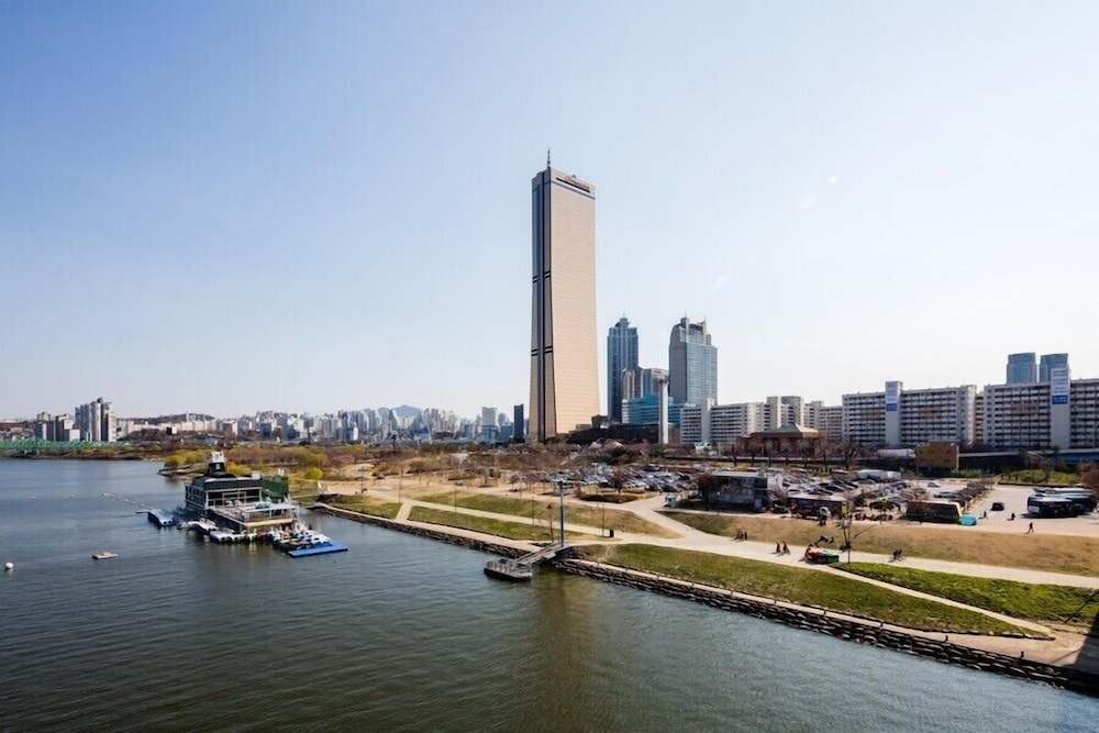 Glad Hotel Yeouido 53/64
