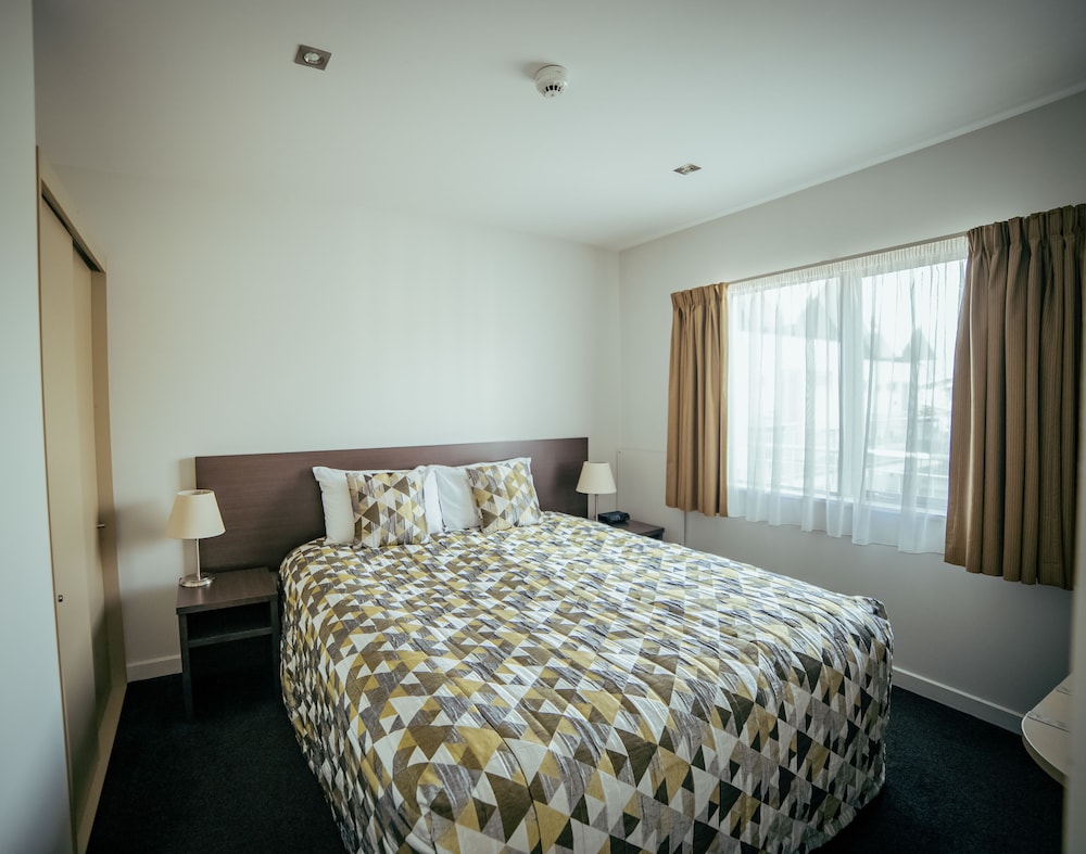 1 BEDROOM, SUITE, KING BED, HOT TUB