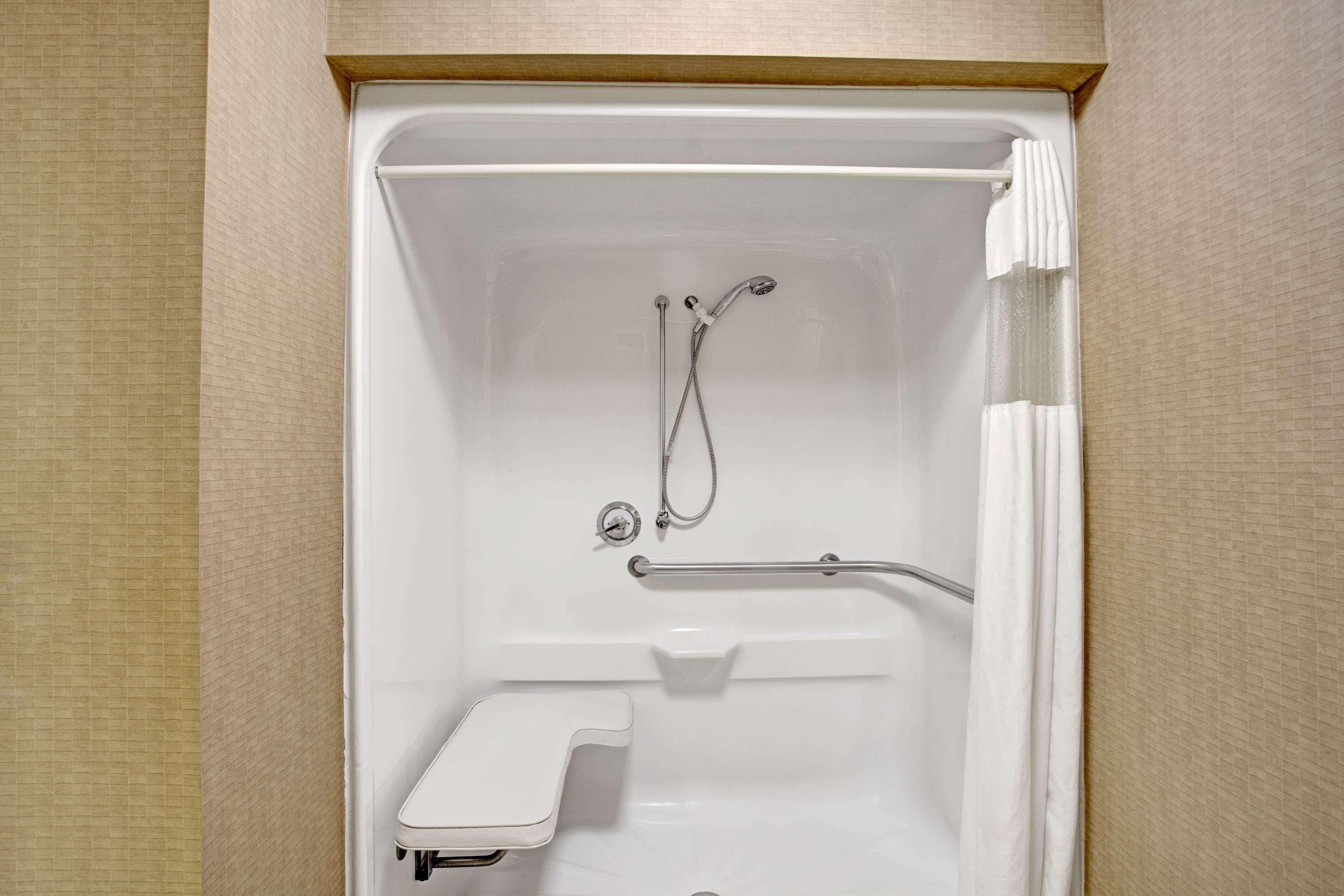 Super 8 By Wyndham Knoxville East 36/38