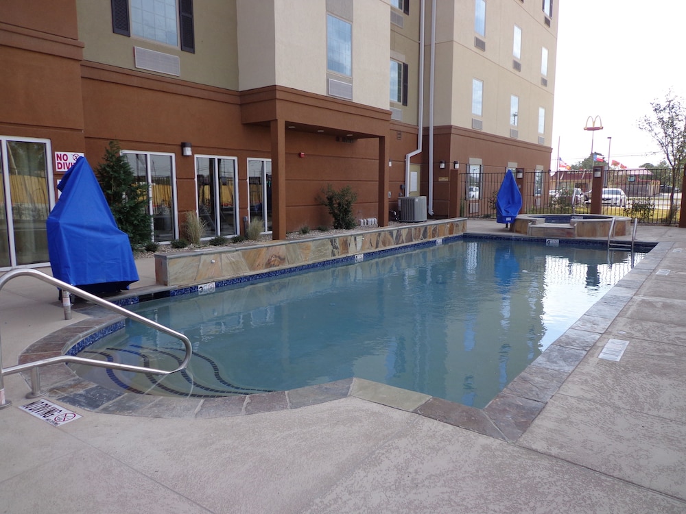 Candlewood Suites Monahans 9/50