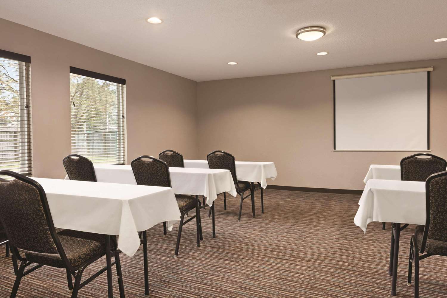 Country Inn & Suites by Radisson, Dunn I-95 12/13
