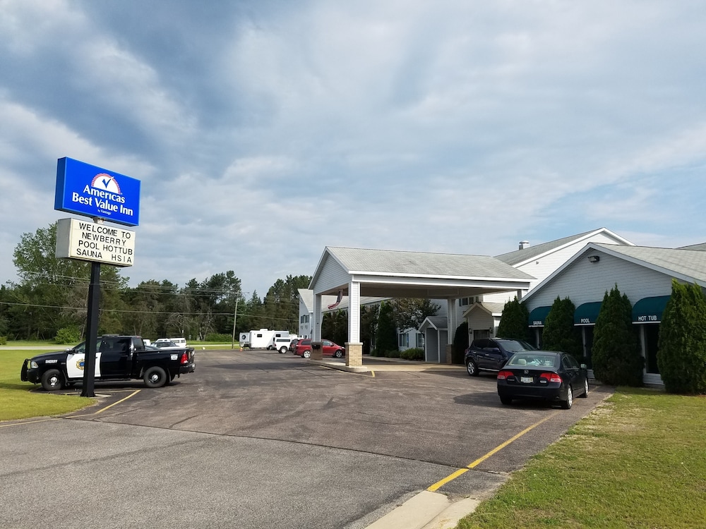 Americas Best Value Inn Tahquamenon Country 1/30