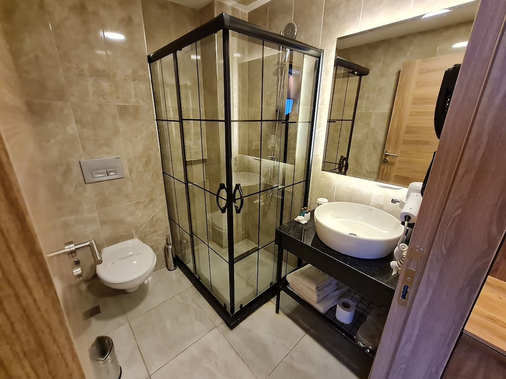 Air Boss Hotel 48/48