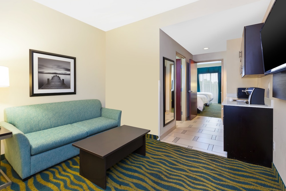Holiday Inn Express Suites Southport Oak Island Area 44/58