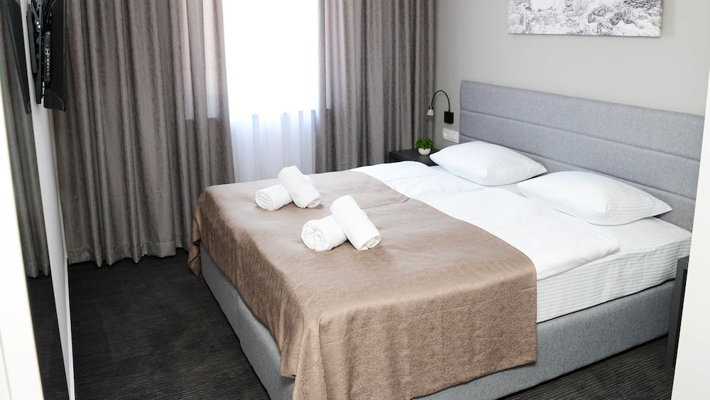 Deluxe, Single, King Bed, City View