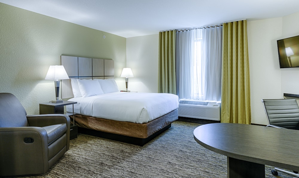 CANDLEWOOD SUITES LAKEVILLE I-35 10/32