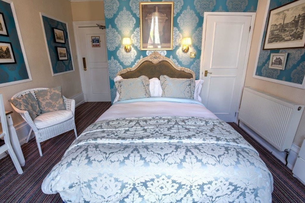 The Ascott 18/50