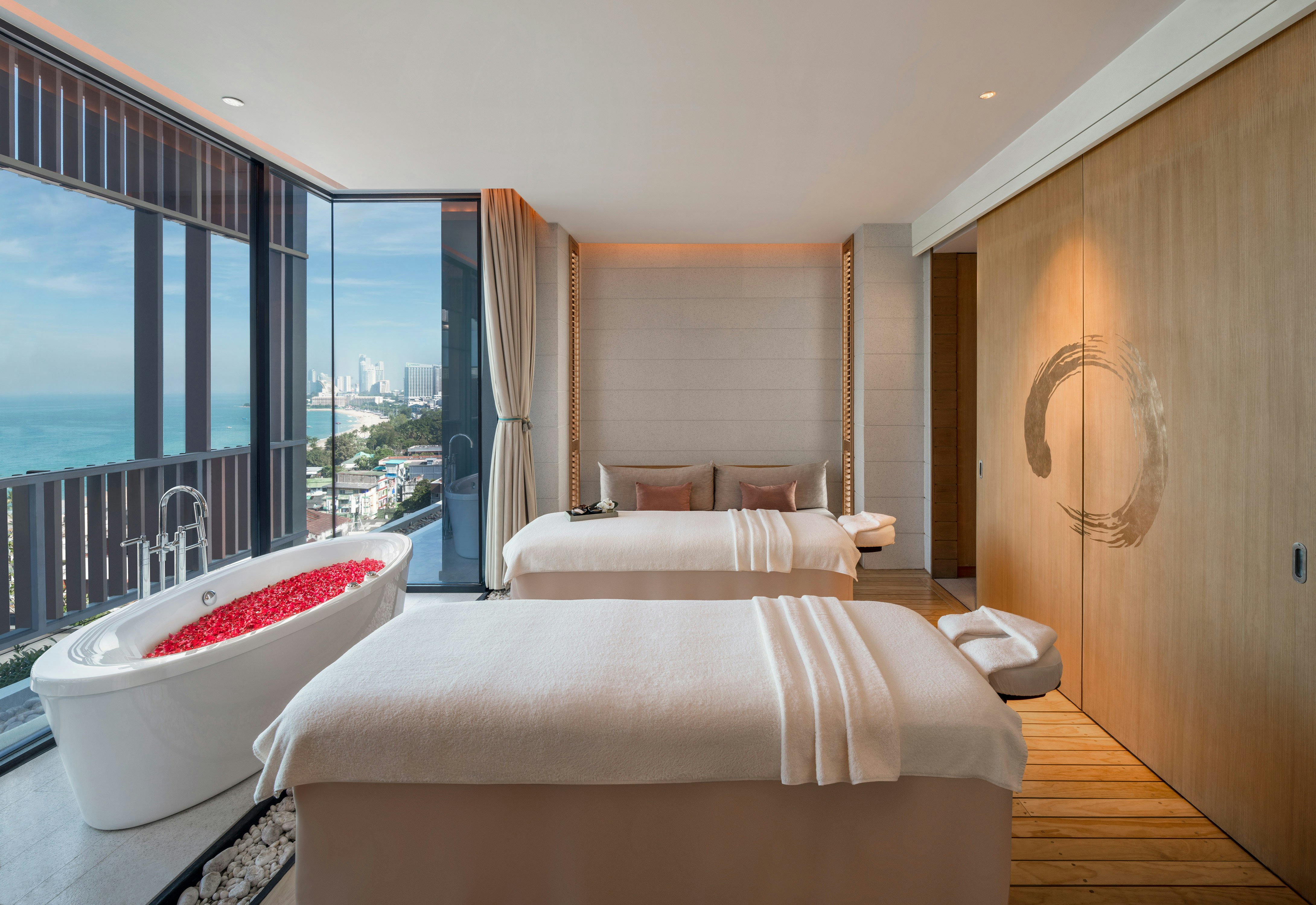 Hilton Pattaya 27/80